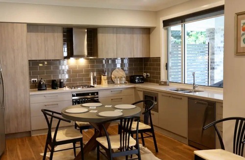 Bowral Cottage | Self Contained Cottage in Bowral with Fireplace