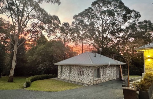 Bowral Cottage | Self Contained Cottage in Bowral with Fireplace