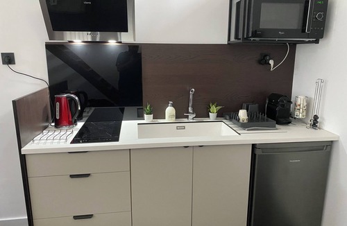 Decines-Charpieu Apartment | Self-contained flat in villa near EUREXPO Lyon, LDLC ARENA GROUPAMA STADIUM