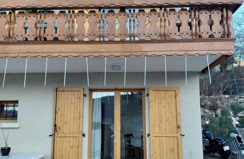 Villard-de-Lans Apartment | Self-contained apartment in residence with private parking. Pets allowed
