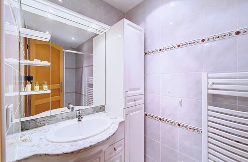 Villard-de-Lans Apartment | Self-contained apartment in residence with private parking. Pets allowed