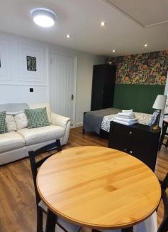 Guildford Apartment | Self-contained Guest Suite