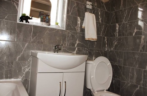 Eltham West House | Self-contained guest suite