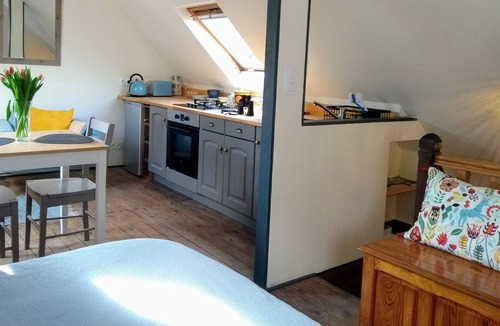 Huelgoat Apartment | Self-contained lakeside studio - stunning views