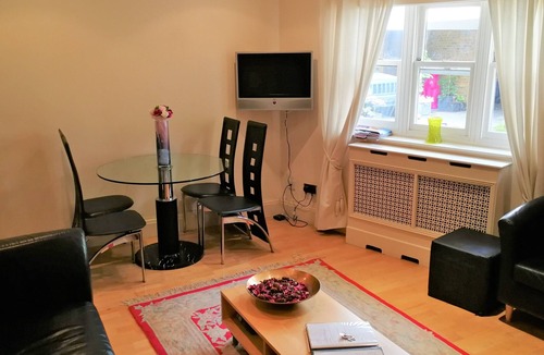 Vincent Square Apartment | Self Contained Luxury Apartment for 4 People - Double Bed and King Sofa Bed