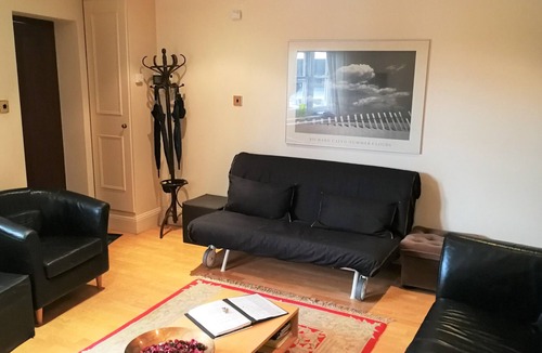 Vincent Square Apartment | Self Contained Luxury Apartment for 4 People - Double Bed and King Sofa Bed