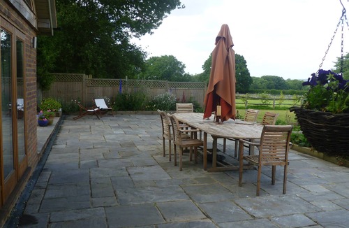 Haslemere Apartment | Self Contained Small Barn Unit in AONB