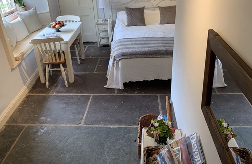 Chillington Apartment | Self contained studio, Stancombe Manor Estate, shared facilities, indoor pool