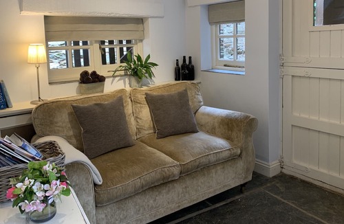 Chillington Apartment | Self contained studio, Stancombe Manor Estate, shared facilities, indoor pool