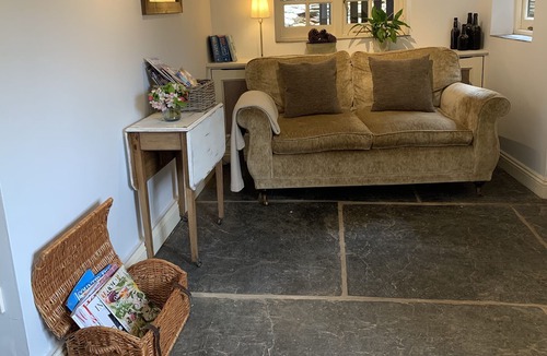 Chillington Apartment | Self contained studio, Stancombe Manor Estate, shared facilities, indoor pool