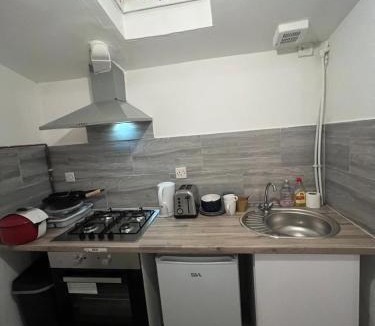 Coldharbour Apartment | Self Contained Studio - Belinda Road