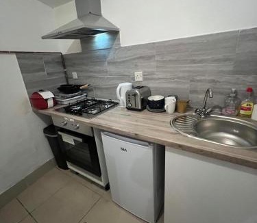 Coldharbour Apartment | Self Contained Studio - Belinda Road