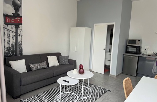 Laval Apartment | Self-contained studio in private property, near Laval's hypercentre