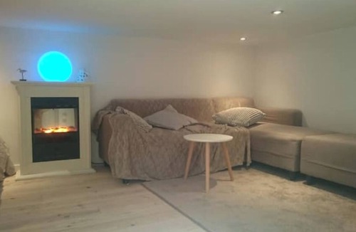 Vergeze Apartment | Self-contained studio with garden near the sea