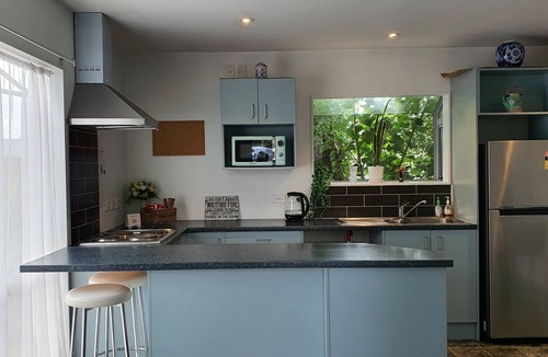 Auckland House | Self-Contained Twin Suite with Private Entry – Quiet Stay