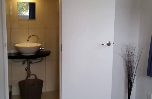 Auckland House | Self-Contained Twin Suite with Private Entry – Quiet Stay