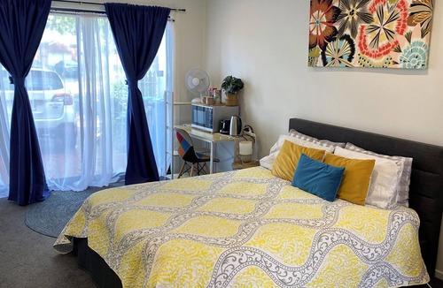 Lynbrook Bed & Breakfast | Self Contained Unit with Ensuite