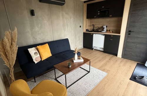 Cornille House | Self-contained Zen apartment with garden + Parking