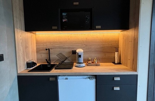 Cornille House | Self-contained Zen apartment with garden + Parking