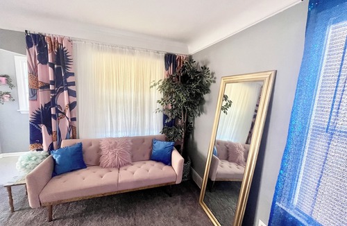 Eastpointe House | SelfieBnb | Great for Content Creation & Selfies