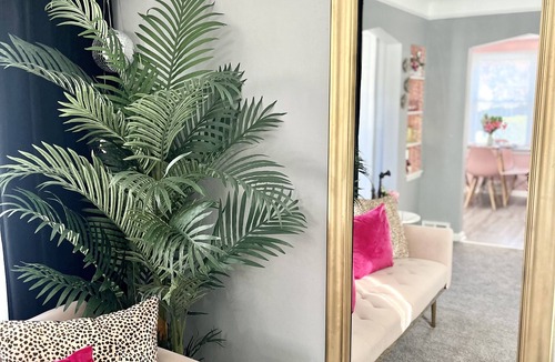 Eastpointe House | SelfieBnb | Great for Content Creation & Selfies