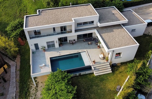Montferrat House | Selha luxury house Montferrat magnificent lake view + infinity pool 180m2