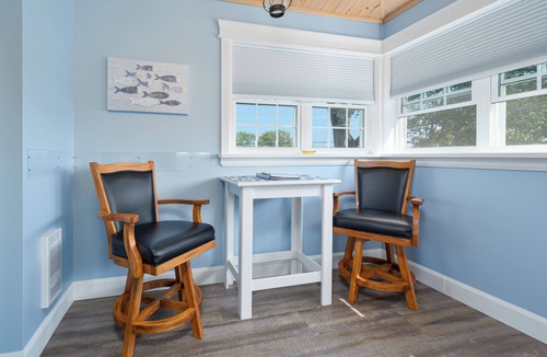 Baddeck Cabin | Selkie’s Rest Alex & Mabel Lighthouse (Green)