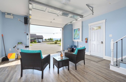 Baddeck Cabin | Selkie’s Rest Alex & Mabel Lighthouse (Green)