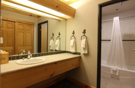 Sandpoint Hotel | Selkirk Lodge