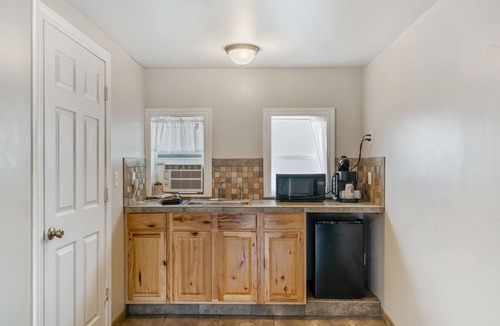 Colville Hotel | Selkirk Motel