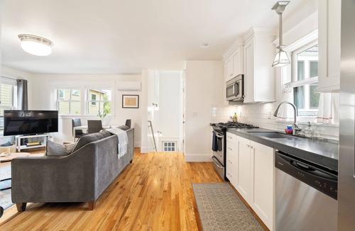 Sellwood-Moreland Apartment | Sellwood Perfection, Superb 1-bedroom apartment with AC in vibrant neighborhood