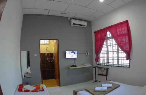 Kampung Sura Masjid Hotel | Semarak Beach Inn