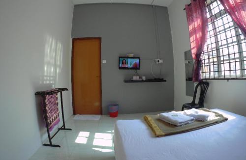 Kampung Sura Masjid Hotel | Semarak Beach Inn