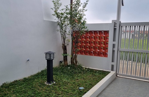 Bandar Lampung House | Semesta Lux Family Guesthouse - 3BR house in Lampung with AC, wifi, and kitchen.