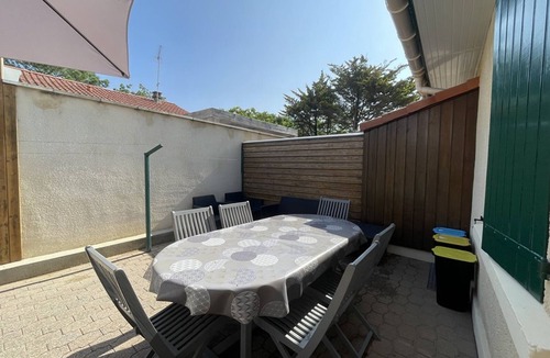 Vieux-Boucau-les-Bains House | Semi-detached villa for 9 ppl. Near beach, pets allowed, parking