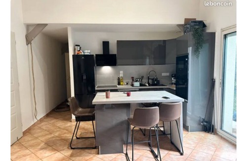 Saint-Bonnet-de-Mure House | Semi-detached house