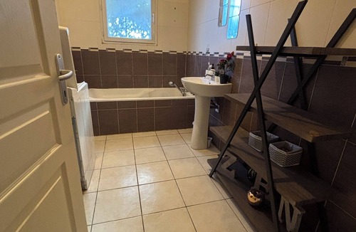 Saint-Bonnet-de-Mure House | Semi-detached house