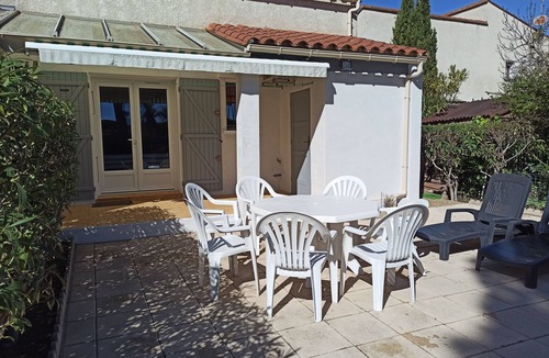 Saint-Cyprien Plage House | semi-detached villa sleeps 6, 3-star furnished holiday accommodation