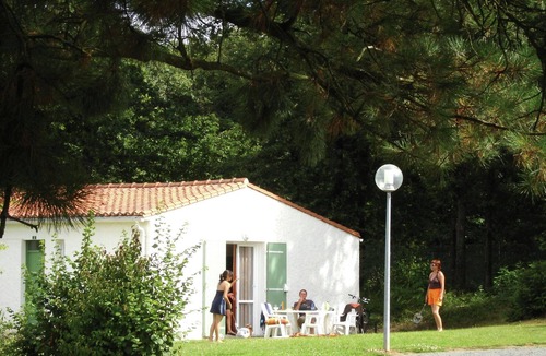 Chantonnay Apartment | Semi-detached bungalow with microwave, in the great Vendée