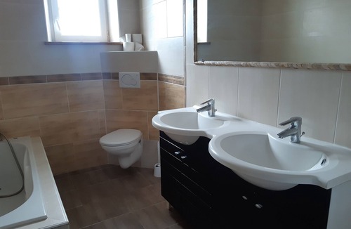 Itxassou Cottage | SEMI-DETACHED GITE SLEEPS 12