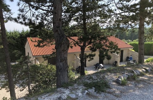 Revel House | Semi-detached house with pool access, Lac de St Ferréol beach