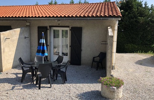 Revel House | Semi-detached house with pool access, Lac de St Ferréol beach
