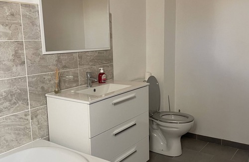 Sainte-Savine House | Semi-detached house with courtyard + parking