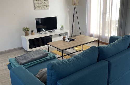 Sainte-Savine House | Semi-detached house with courtyard + parking