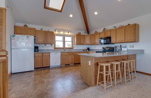 Ocean Sands House | Semi-ocean front stunner, beautiful views, great amenities