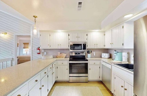 Sandbridge House | Semi oceanfront house with outdoor pool and cabana - steps to beach