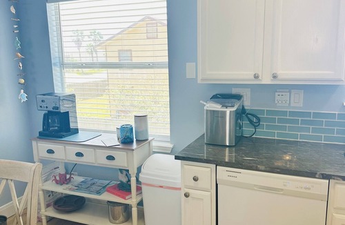 Leeward Sands House | Semi Private Pool <> Large Fenced Yard <> 2 bdrm - 2 bath