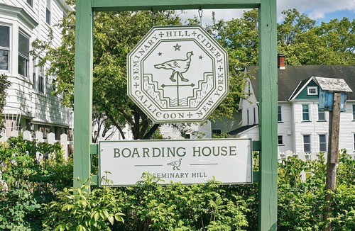 Callicoon House | Seminary Hill Boarding House Apartment 6 by AvantStay | Callicoon