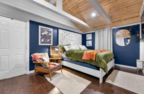 Cape Girardeau House | SEMO Redhawks Campus Home with Hot Tub
