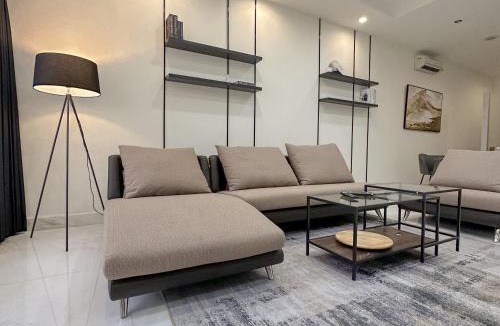 Permata Hijau Apartment | Senayan Jakarta Oasis - Gym, Pool, Netflix